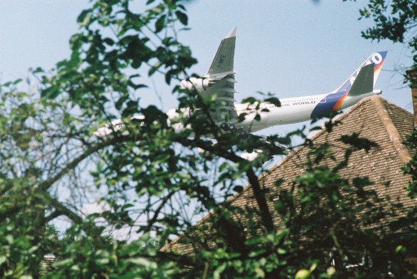 airbus A340 landing at Farnborough July 2002